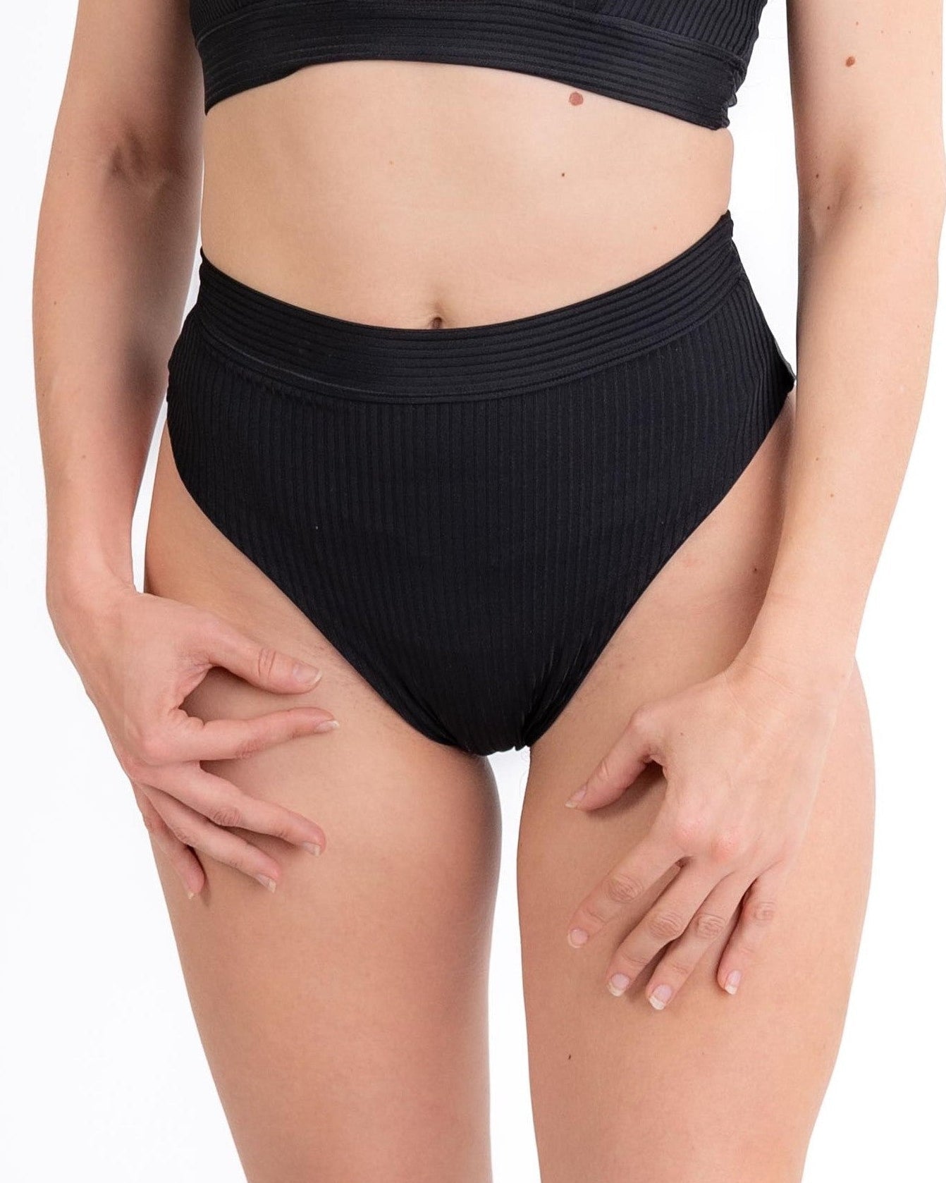 A-Line Shorts in ribbed black