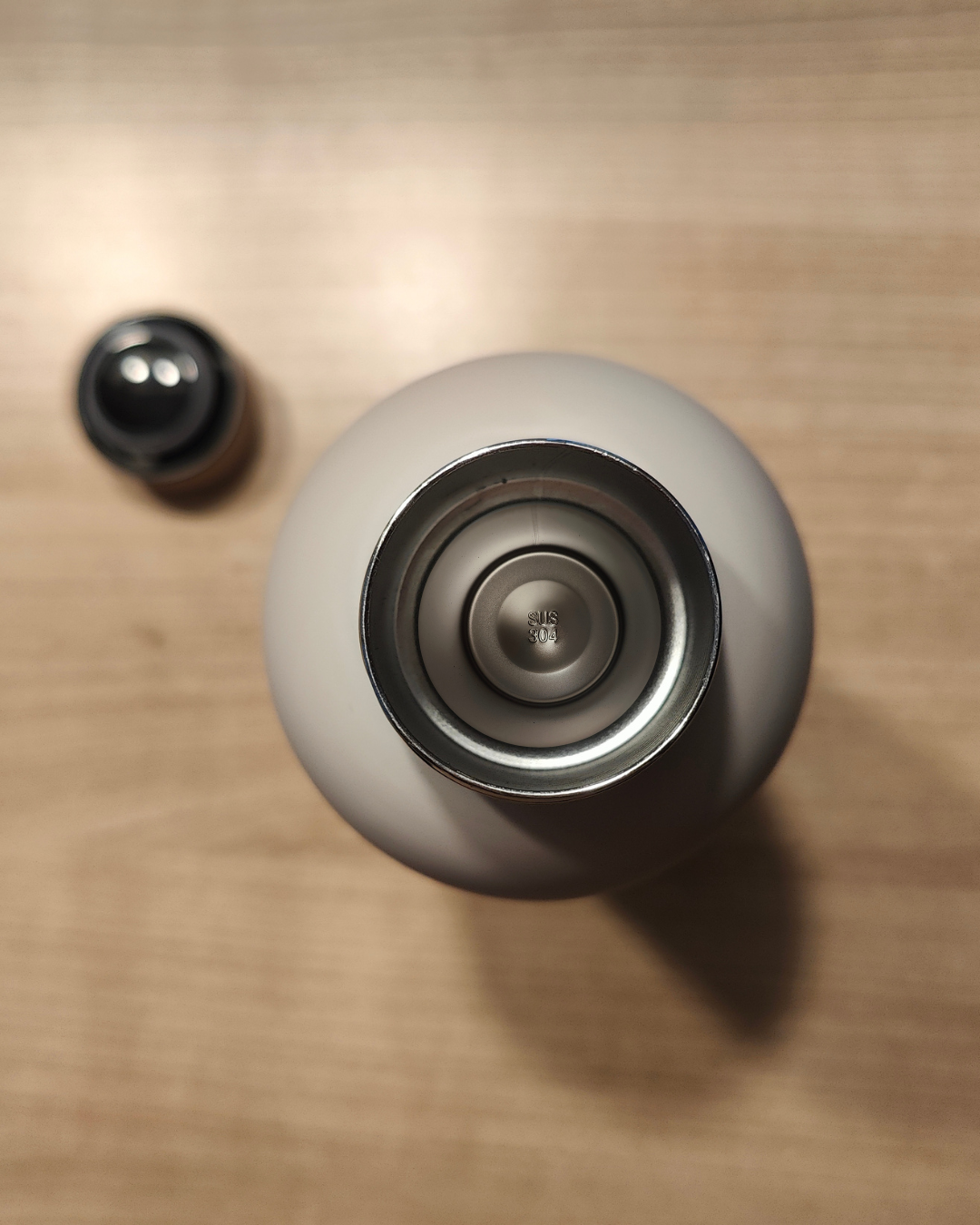 Sustainable 500ml thermos flask made from recycled stainless steel