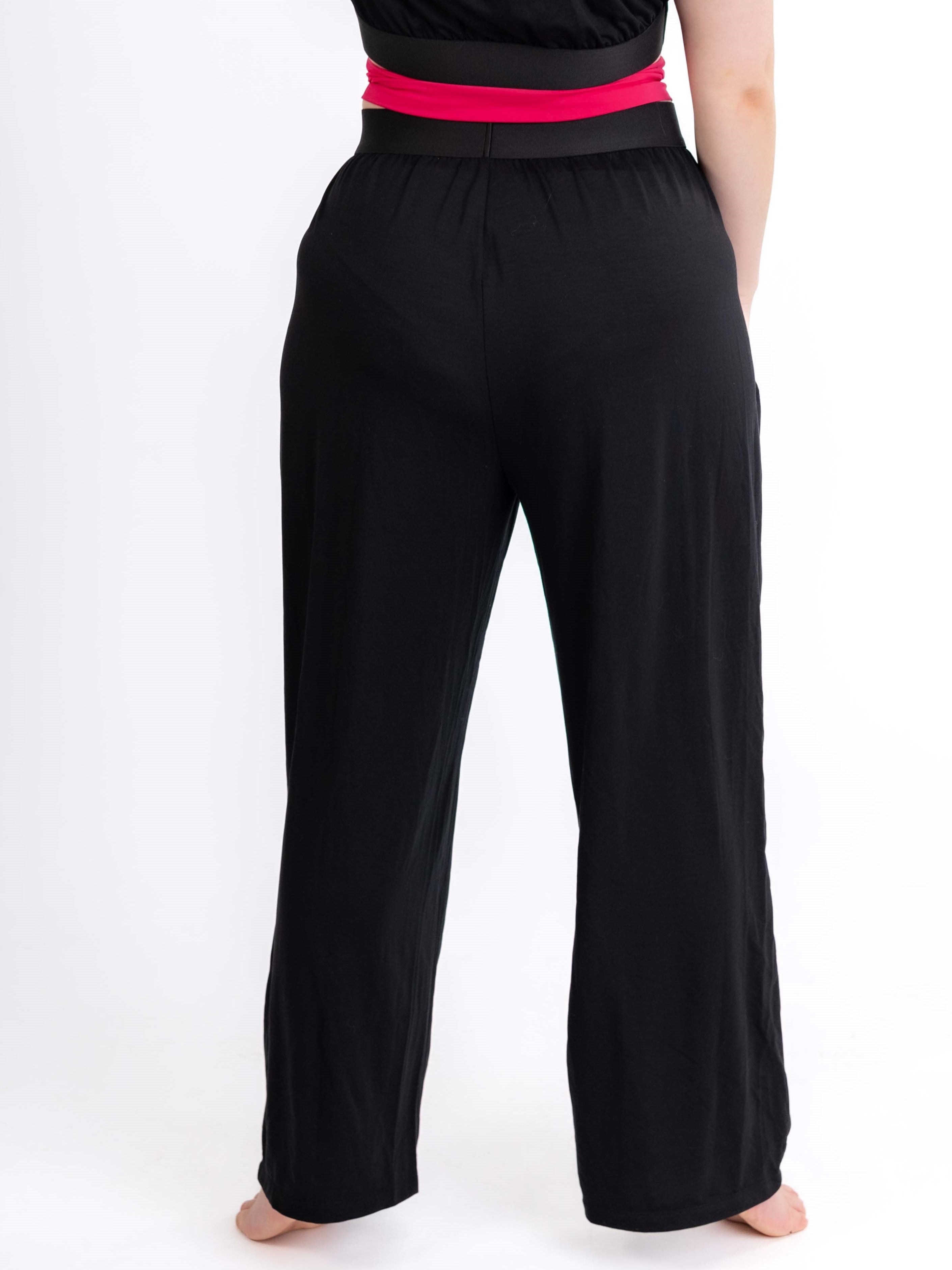 Pre-Workout &amp; Flow Pants in classic black